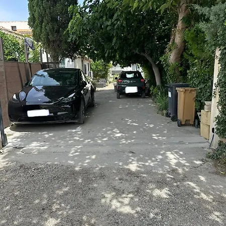 Avec Une Chambre * Arles